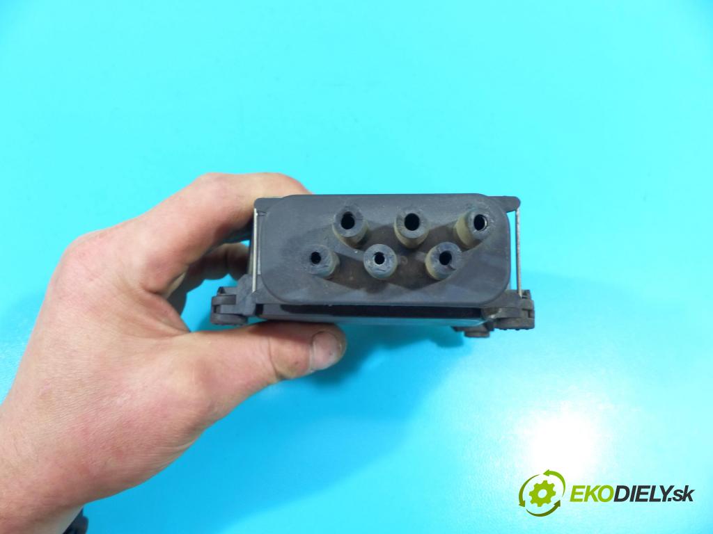 Seat Altea 1.9 tdi 105 HP manual 77 kW 1896 cm3 5- ventil 6Q0906625 (Ventily)