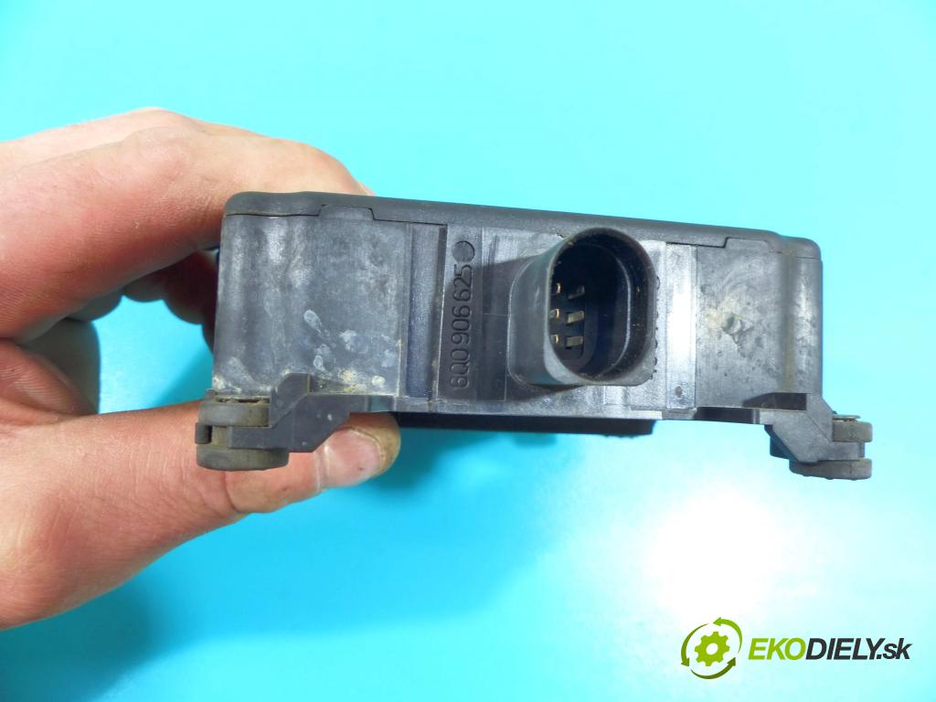 Seat Altea 1.9 tdi 105 HP manual 77 kW 1896 cm3 5- ventil 6Q0906625 (Ventily)