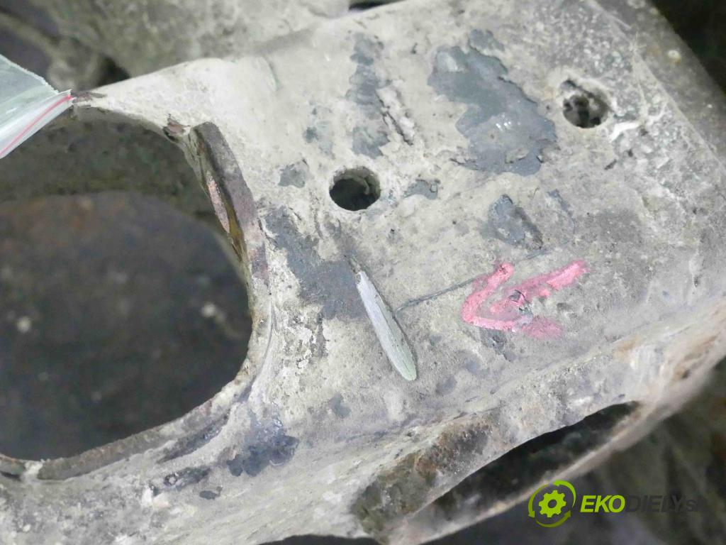 Skoda Felicia 1.3 mpi 64 hp manual 47 kW 1289 cm3 5- zadní výztuha