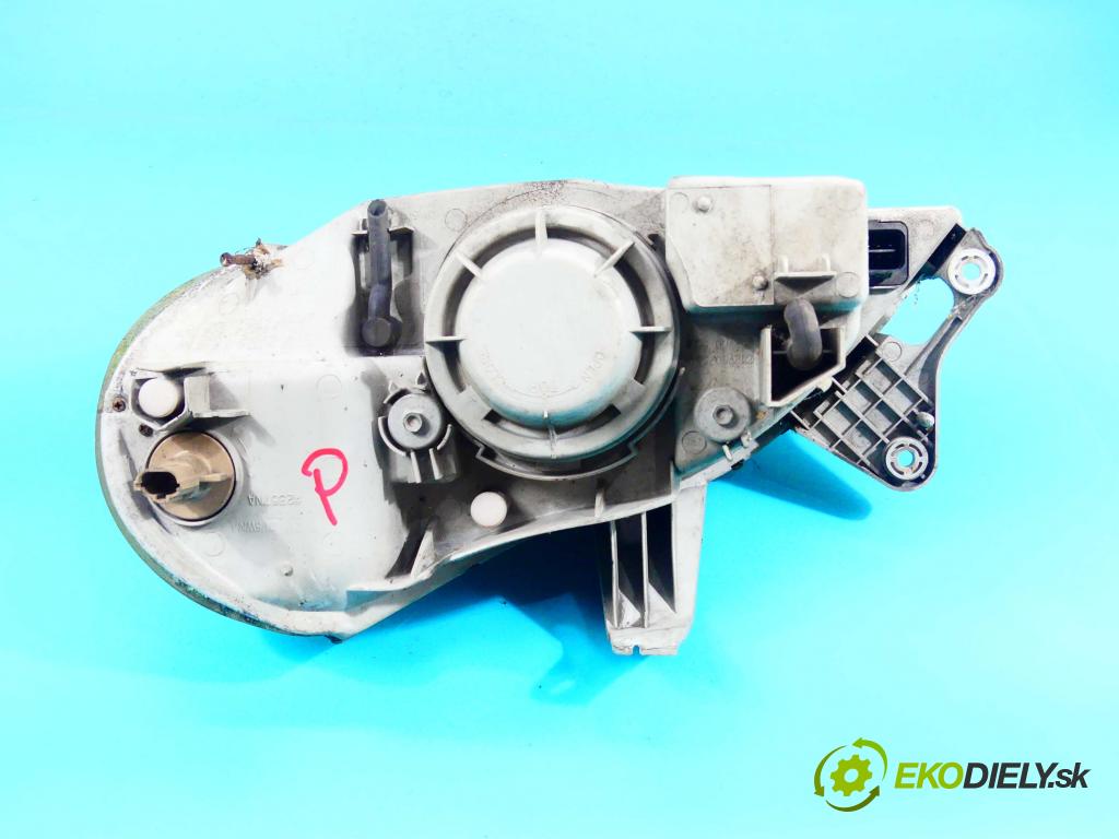 Kia Rio I 1999-2005 1.3 75 HP manual 55 kW 1343 cm3 5- Reflektor: pravý  (Pravé)