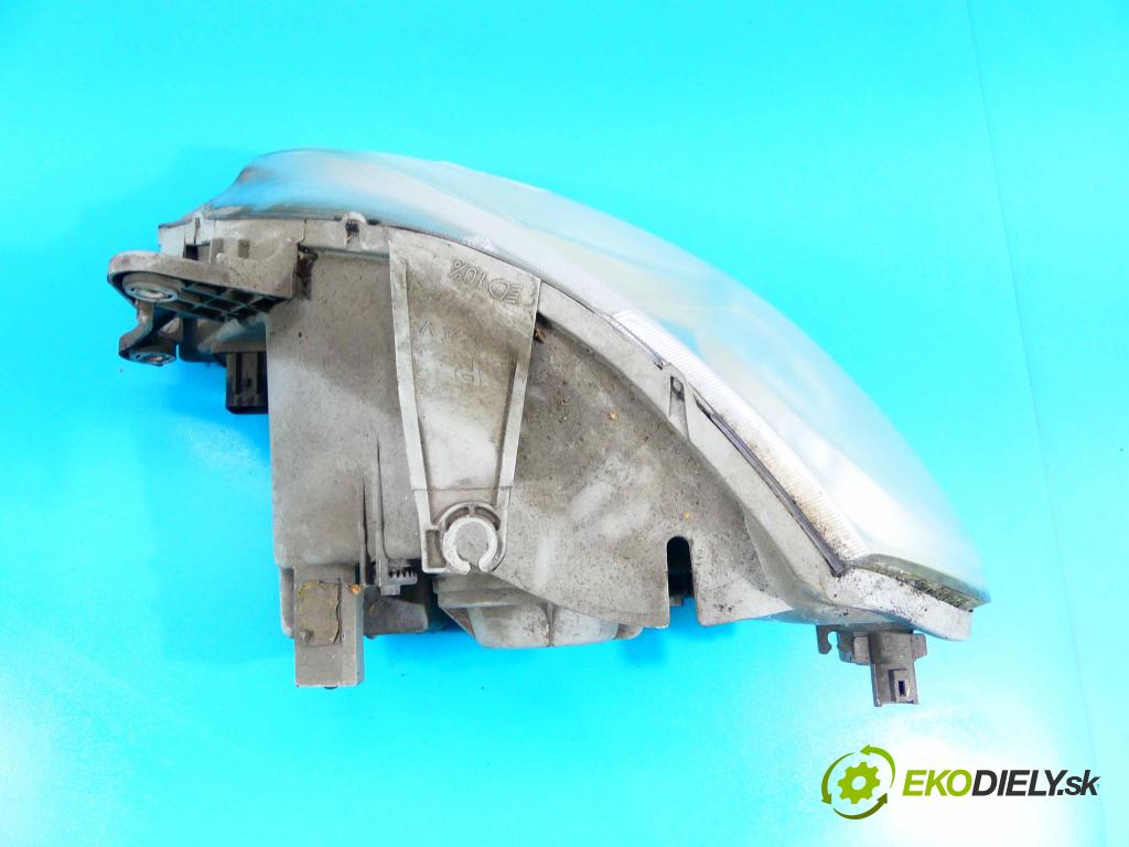 Kia Rio I 1999-2005 1.3 75 HP manual 55 kW 1343 cm3 5- Reflektor: pravý  (Pravé)