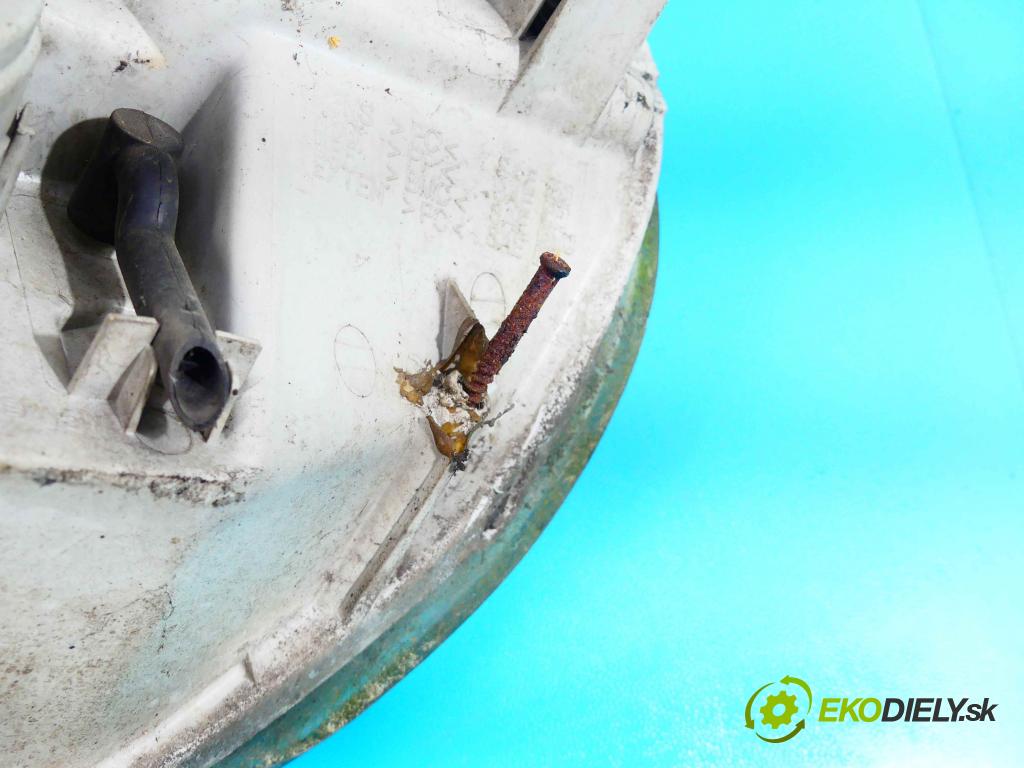 Kia Rio I 1999-2005 1.3 75 HP manual 55 kW 1343 cm3 5- Reflektor: pravý  (Pravé)