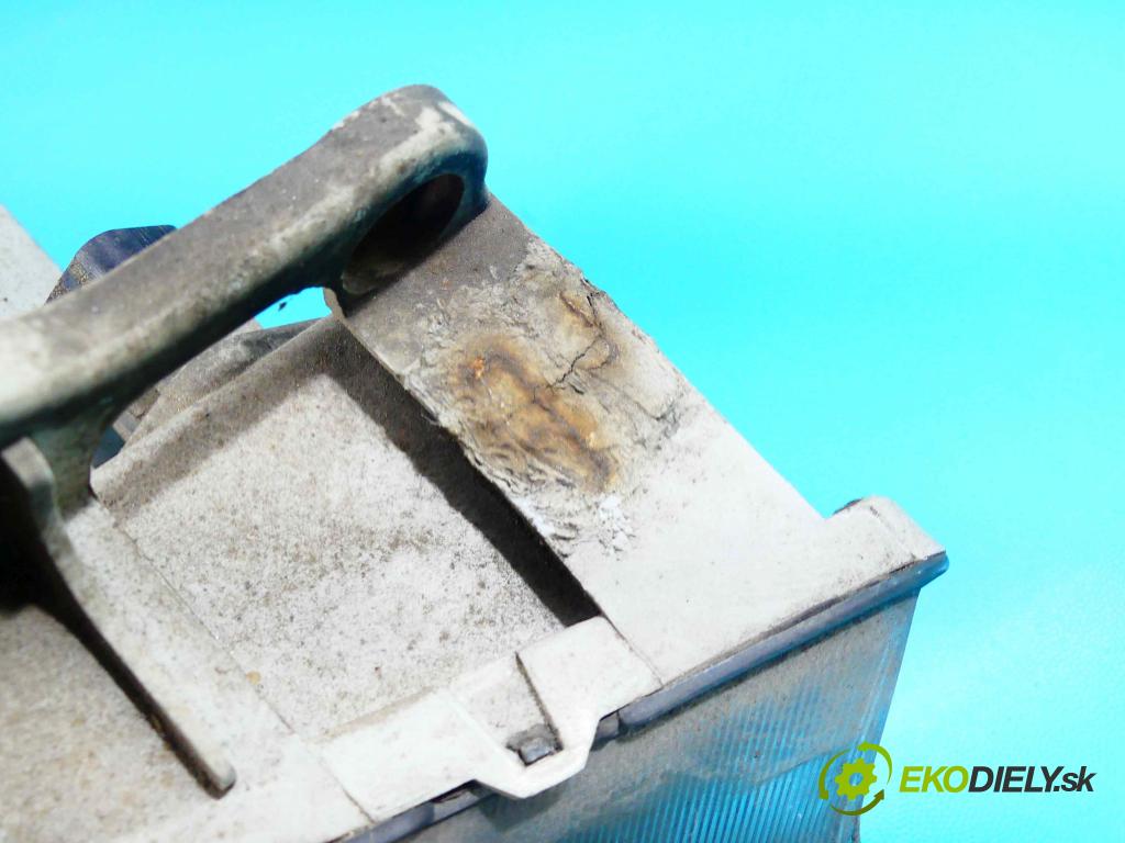 Kia Rio I 1999-2005 1.3 75 HP manual 55 kW 1343 cm3 5- Reflektor: pravý  (Pravé)