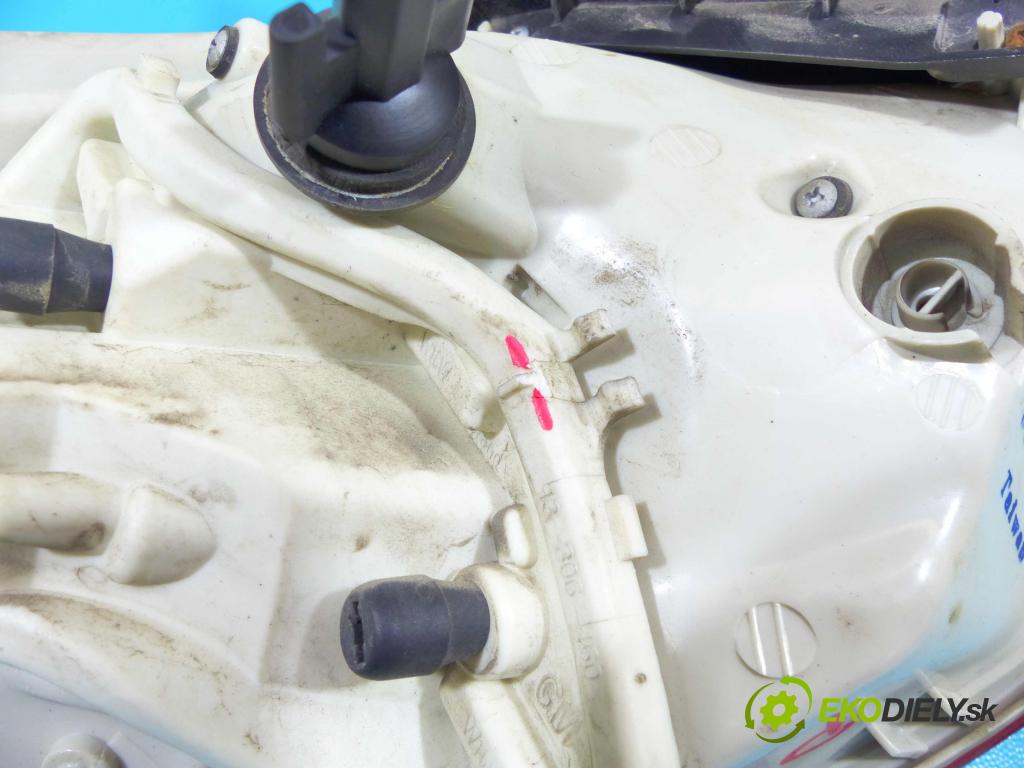 Opel Astra IV 2009-2015 1.4 T 140 HP manual 103 kW 1364 cm3 5- svetlo / reflektor zadné pravé  (Kľučka dverí ostatné)