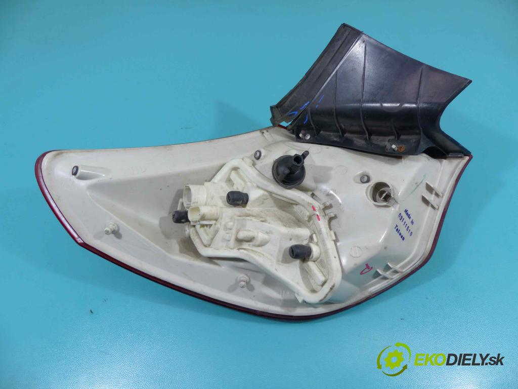 Opel Astra IV 2009-2015 1.4 T 140 HP manual 103 kW 1364 cm3 5- svetlo / reflektor zadné pravé  (Kľučka dverí ostatné)