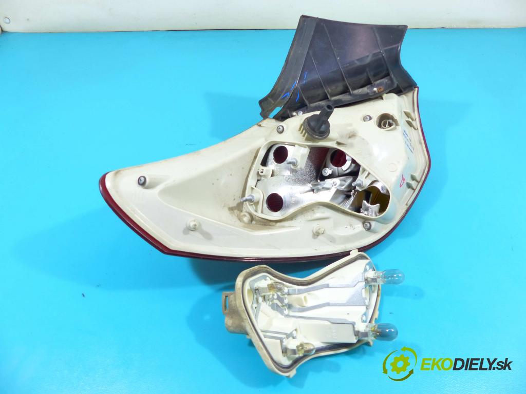 Opel Astra IV 2009-2015 1.4 T 140 HP manual 103 kW 1364 cm3 5- svetlo / reflektor zadné pravé  (Kľučka dverí ostatné)