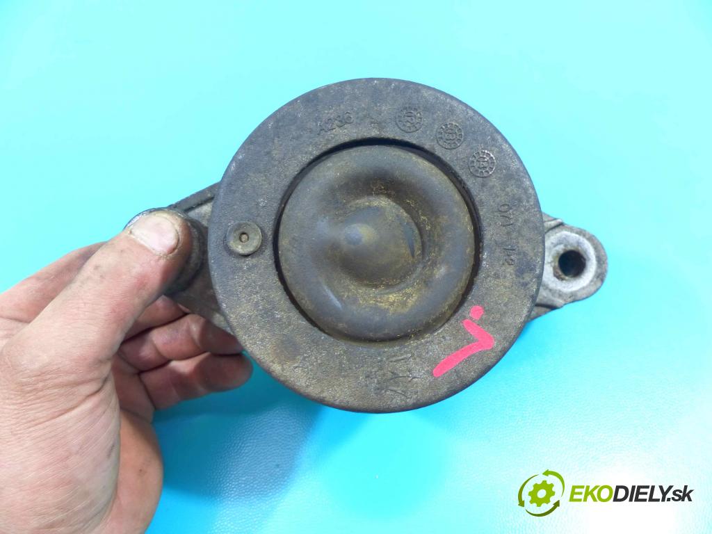 Maserati Ghibli 2013 - 3.0 V6 diesel: 275 HP automatic 202 kW 2987 cm3 4- airbag motora 06700048700 (Držiaky motora)