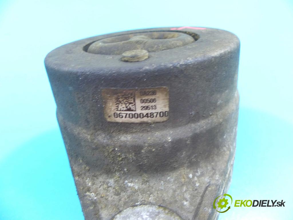 Maserati Ghibli 2013 - 3.0 V6 diesel: 275 HP automatic 202 kW 2987 cm3 4- airbag motora 06700048700 (Držiaky motora)