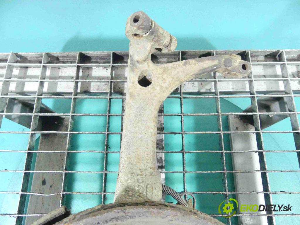 Audi A6 C5 1997-2004 2.5 tdi 179KM manual 132 kW 2496 cm3 5- náboj ľavé  (Náboje)