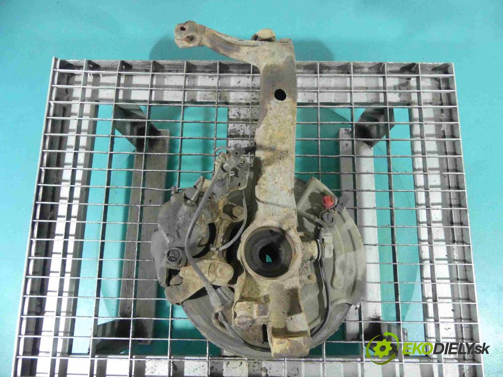 Audi A6 C5 1997-2004 2.5 tdi 179KM manual 132 kW 2496 cm3 5- náboj ľavé  (Náboje)