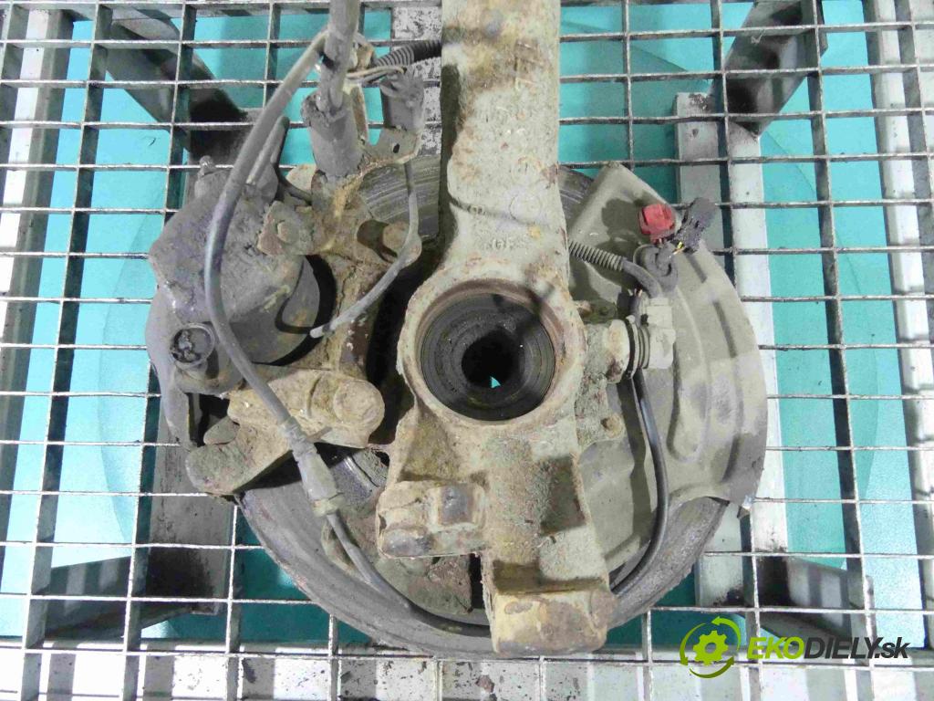 Audi A6 C5 1997-2004 2.5 tdi 179KM manual 132 kW 2496 cm3 5- náboj ľavé  (Náboje)