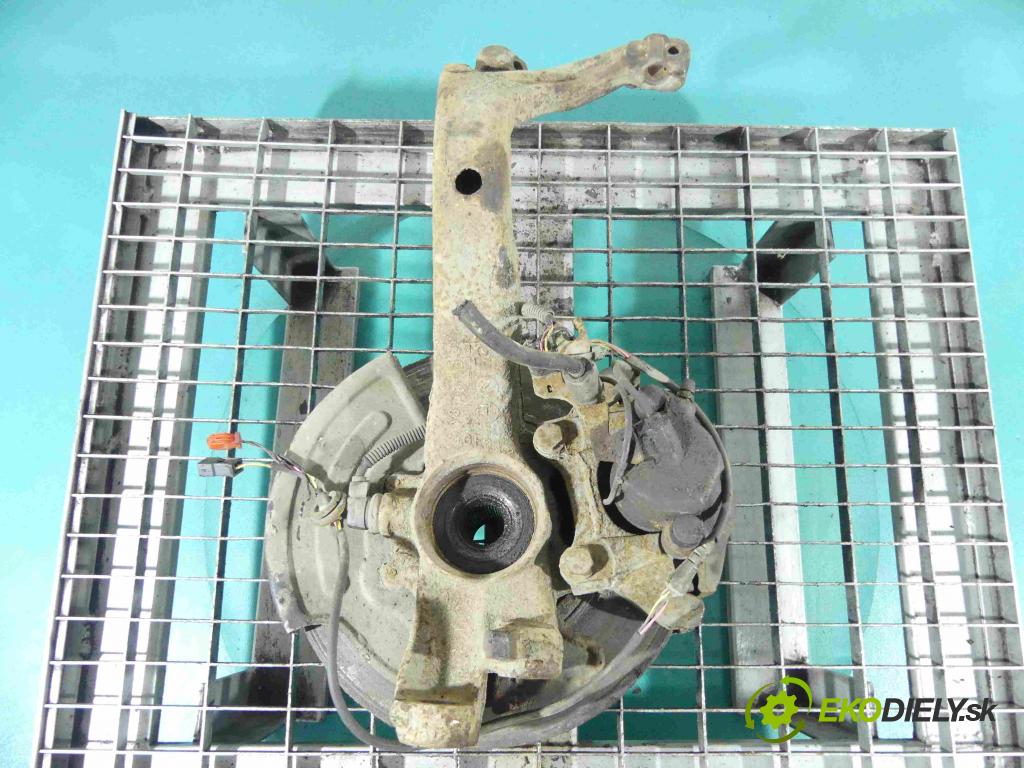 Audi A6 C5 1997-2004 2.5 tdi 179KM manual 132 kW 2496 cm3 5- náboj pravé  (Náboje)