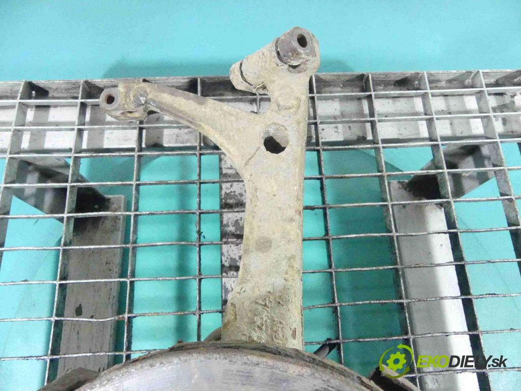 Audi A6 C5 1997-2004 2.5 tdi 179KM manual 132 kW 2496 cm3 5- náboj pravé  (Náboje)