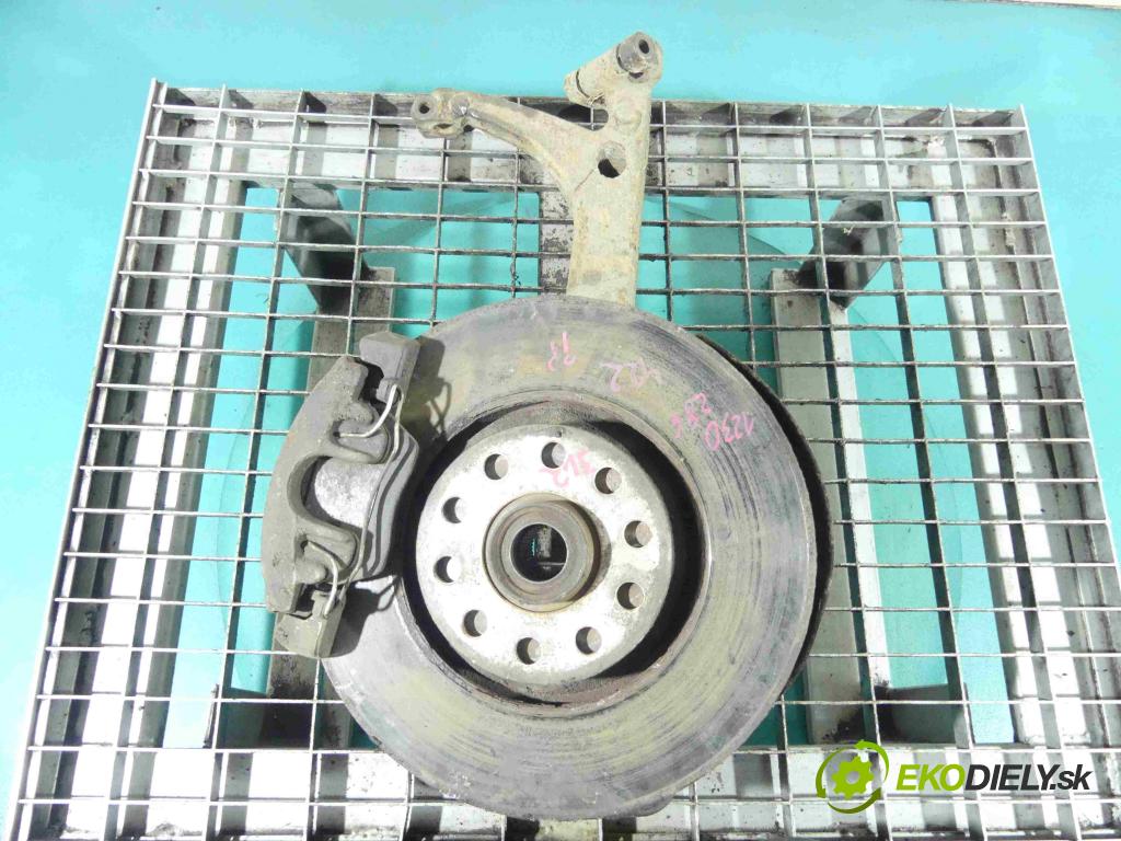 Audi A6 C5 1997-2004 2.5 tdi 179KM manual 132 kW 2496 cm3 5- náboj pravé  (Náboje)