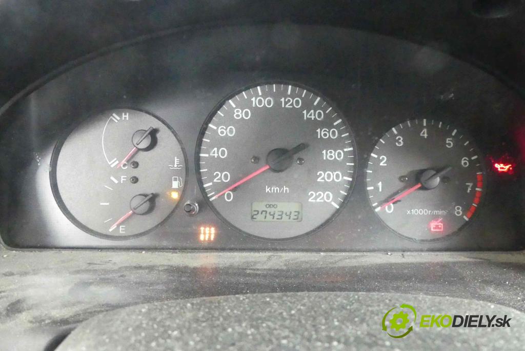 Mazda 323f 1.8 16v 114 HP manual 84 kW 1840 cm3 5- prístrojovka/ budíky  (Prístrojové dosky, displeje)