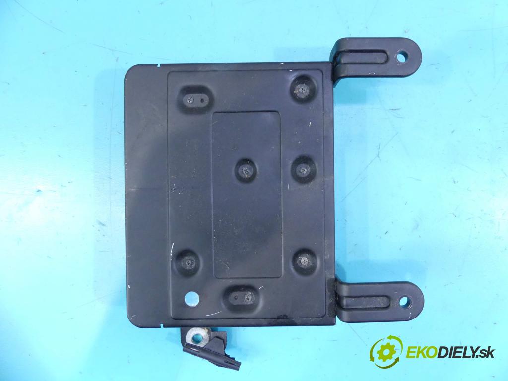 Volvo S60 II 2010-2018 2.0 T 203KM manual 149 kW 1999 cm3 4- Zesilovač:  (Zosilňovače)