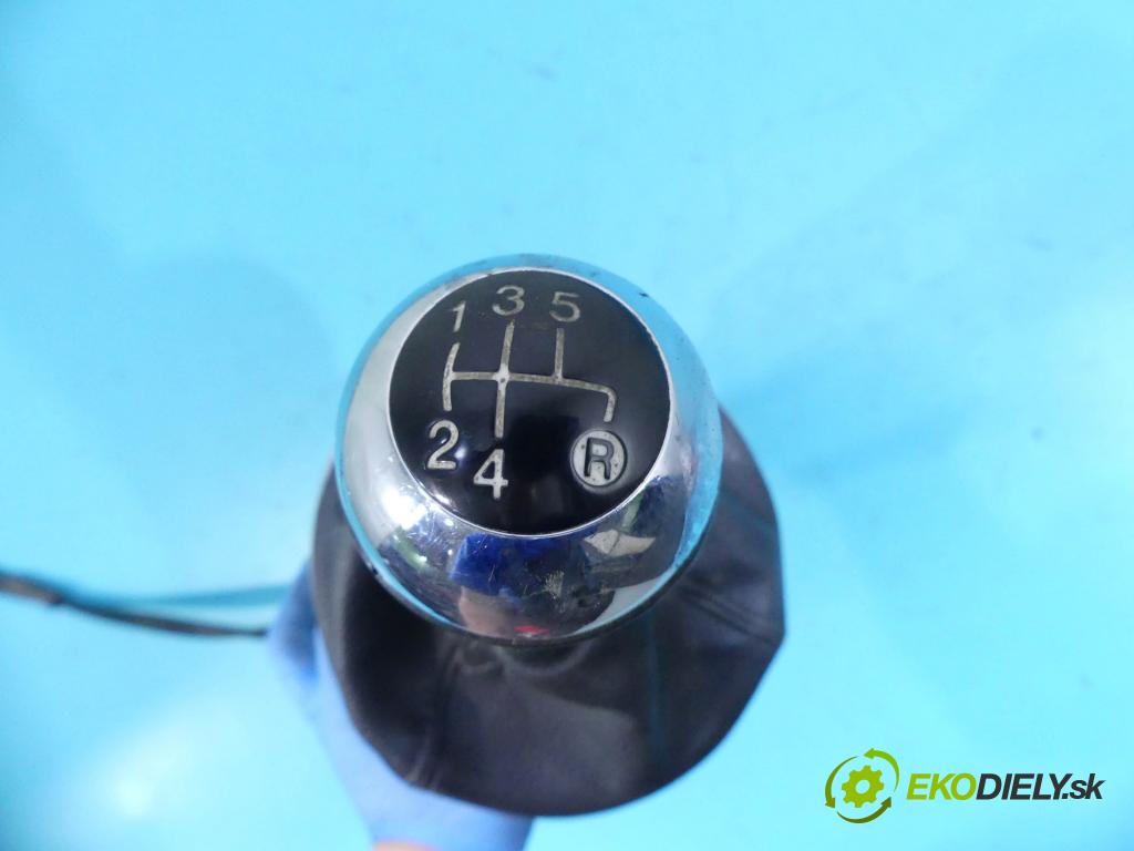 Fiat 500 2007-2020 1.2 69KM manual 51 kW 1242 cm3 3- Páka: Změny: stupeň,rýchlosť  (Rýchlostné páky / kulisy)