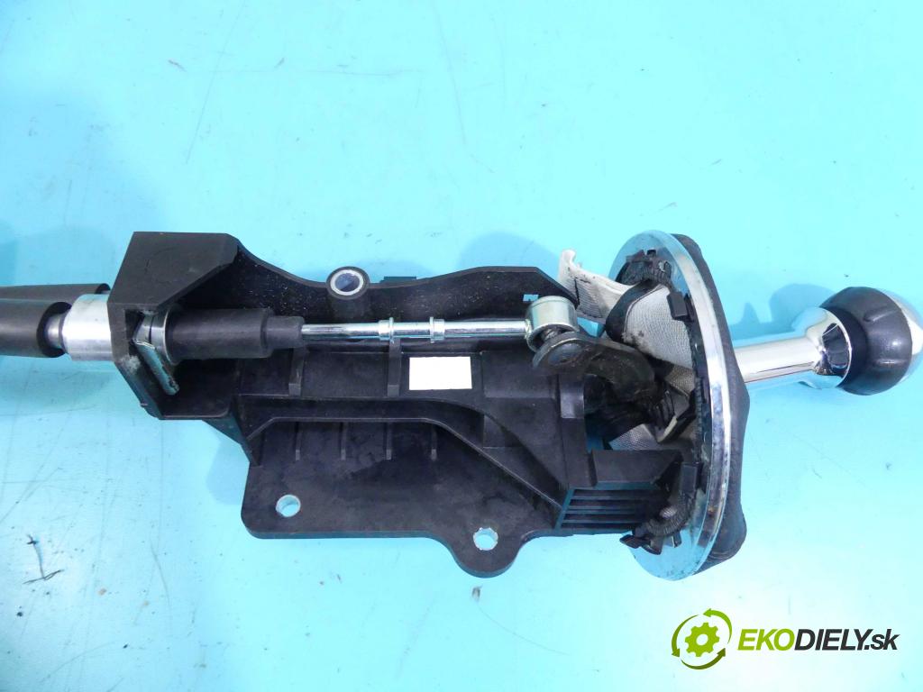 Fiat 500 2007-2020 1.2 69KM manual 51 kW 1242 cm3 3- Páka: Změny: stupeň,rýchlosť  (Rýchlostné páky / kulisy)