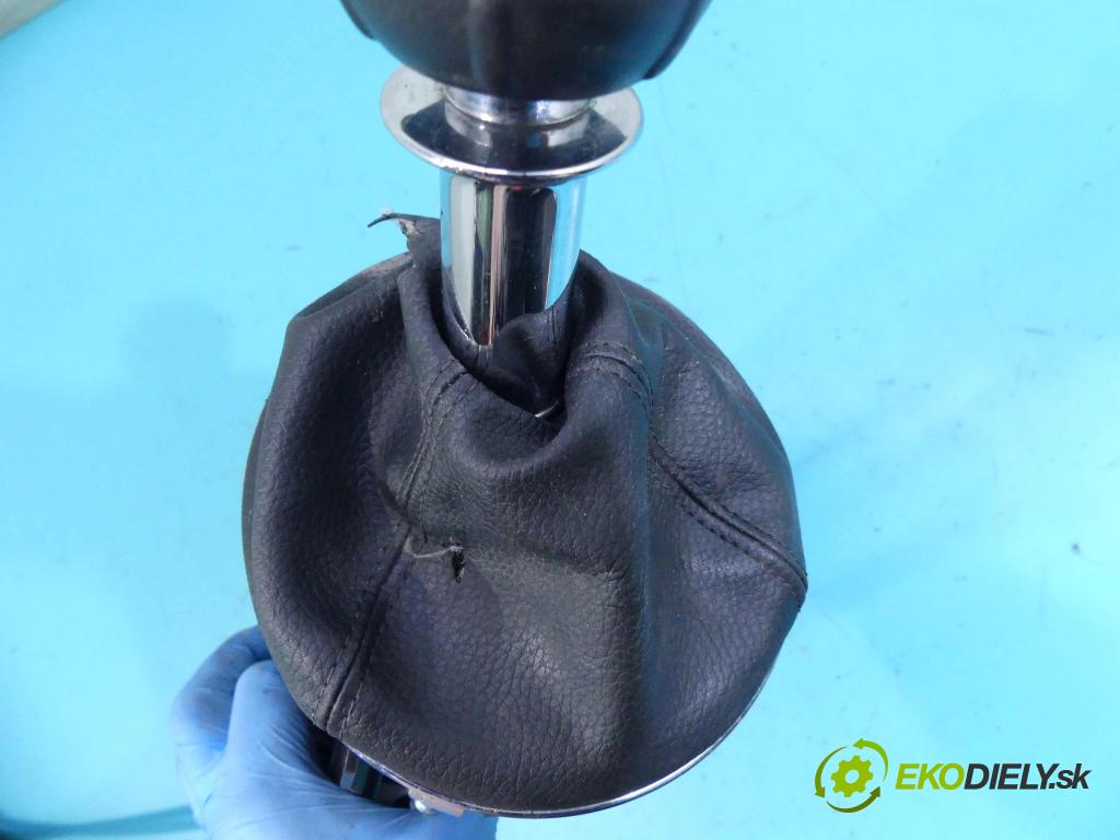 Fiat 500 2007-2020 1.2 69KM manual 51 kW 1242 cm3 3- Páka: Změny: stupeň,rýchlosť  (Rýchlostné páky / kulisy)