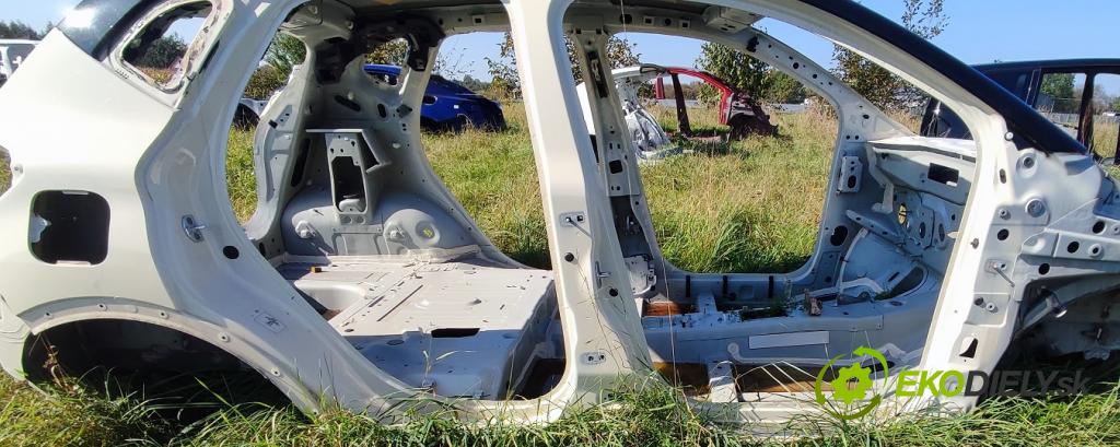 Renault Captur I 2013-2019 0.9 Tce 90 hp manual 66 kW 898 cm3 5- práh pravý  (Ostatní)