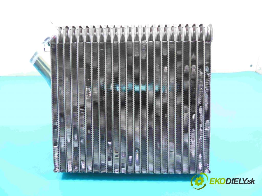 Alfa romeo Giulietta 1.4 T 170 HP manual 125 kW 1368 cm3 5- radiator  (Radiátory kúrenia)