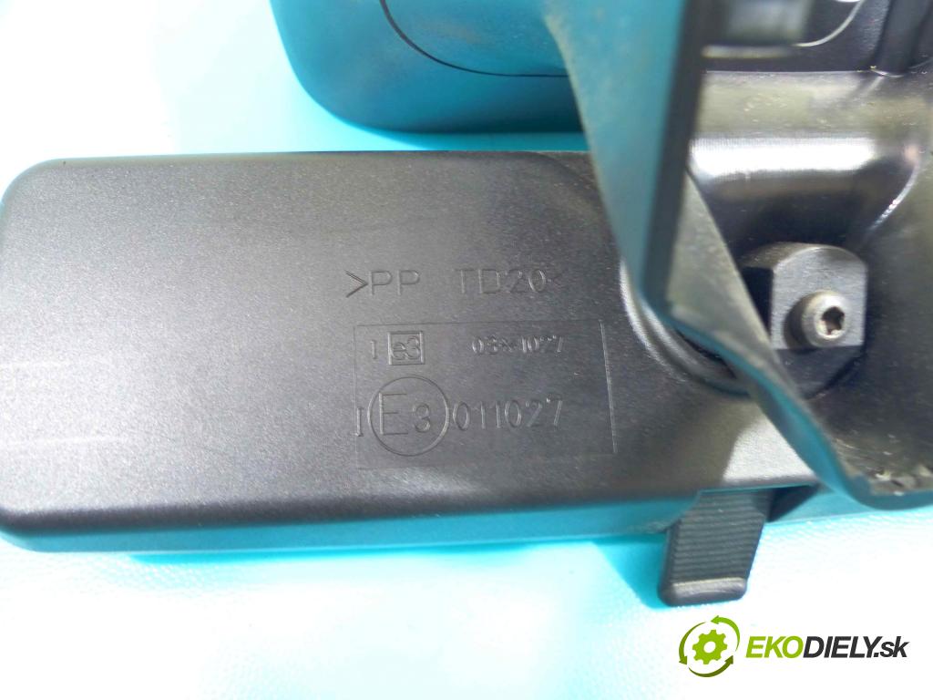 Alfa romeo Giulietta 1.4 T 170 hp manual 125 kW 1368 cm3 5- zpětné zrcátko vnitřní  (Světla vnitřní)