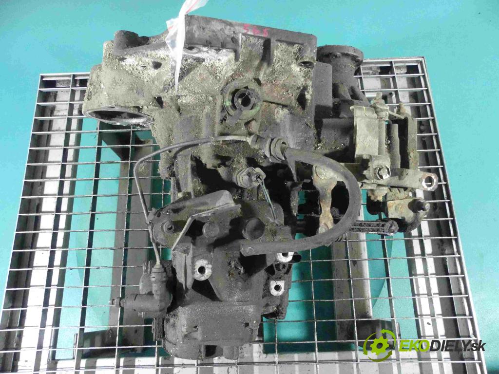 Vw Bora 1.6 SR 101 HP manual 74 kW 1598 cm3 4- prevodovka stupeň,rýchlosť manual DUW