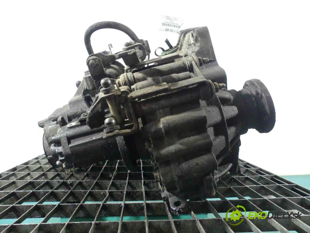 Vw Bora 1.6 SR 101 HP manual 74 kW 1598 cm3 4- prevodovka stupeň,rýchlosť manual DUW