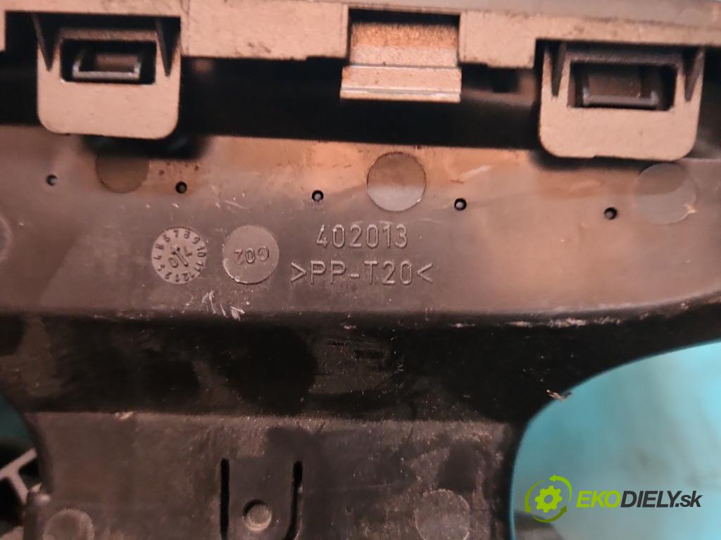 Seat Altea 1.9 tdi 105 HP manual 77 kW 1896 cm3 5- Mřížka: kúrenia stredová  (Mriežka kúrenia (fukár))