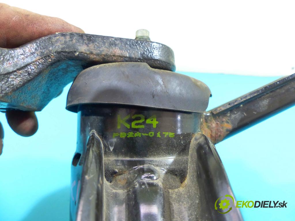 Kia Stonic 2017 - 1.2 16V 84KM manual 61,8 kW 1248 cm3 5- airbag motora  (Držiaky motora)