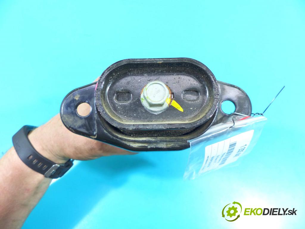 Kia Stonic 2017 - 1.2 16V 84KM manual 61,8 kW 1248 cm3 5- airbag motora  (Držiaky motora)