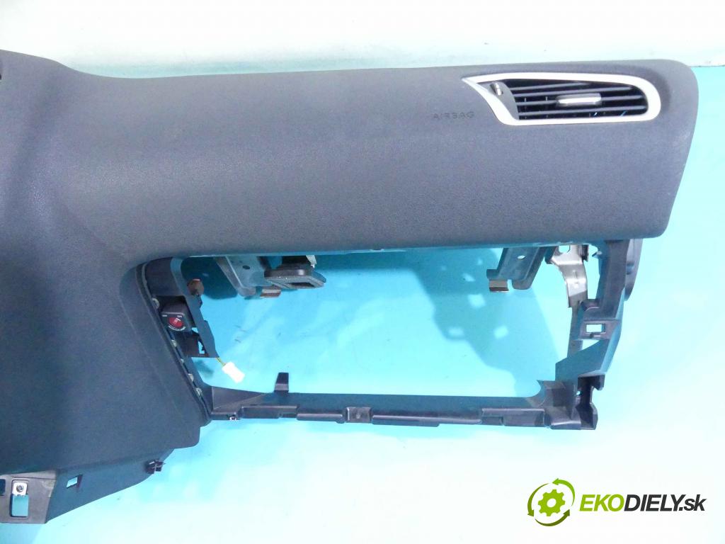 Citroen C4 II 2010-2017 1.6 16v 120 HP manual 88 kW 1598 cm3 5- kokpit,pristrojová doska rozdeľovacia
