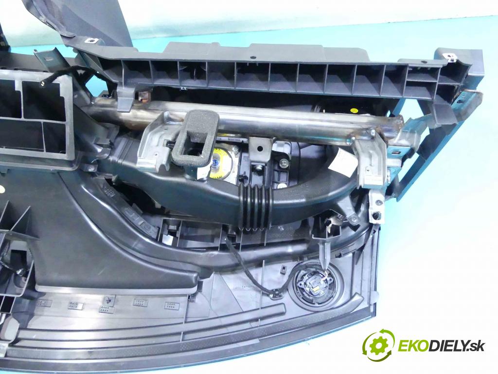 Citroen C4 II 2010-2017 1.6 16v 120 HP manual 88 kW 1598 cm3 5- kokpit,pristrojová doska rozdeľovacia