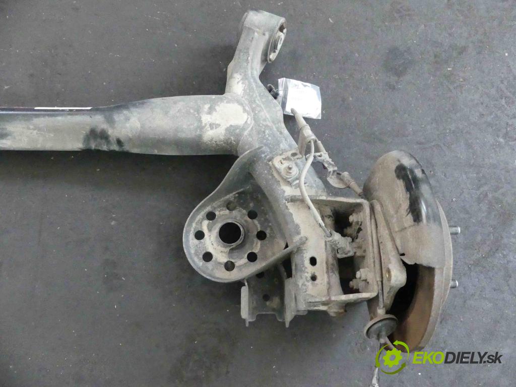 Kia Stonic 2017 - 1.2 16V 84KM manual 61,8 kW 1248 cm3 5- zadní výztuha