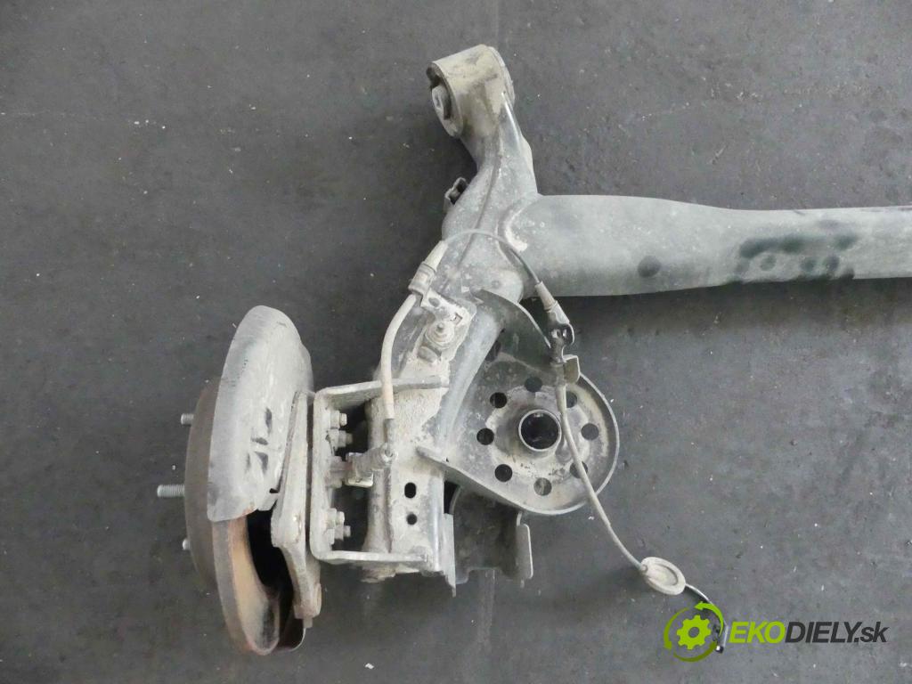 Kia Stonic 2017 - 1.2 16V 84KM manual 61,8 kW 1248 cm3 5- zadní výztuha