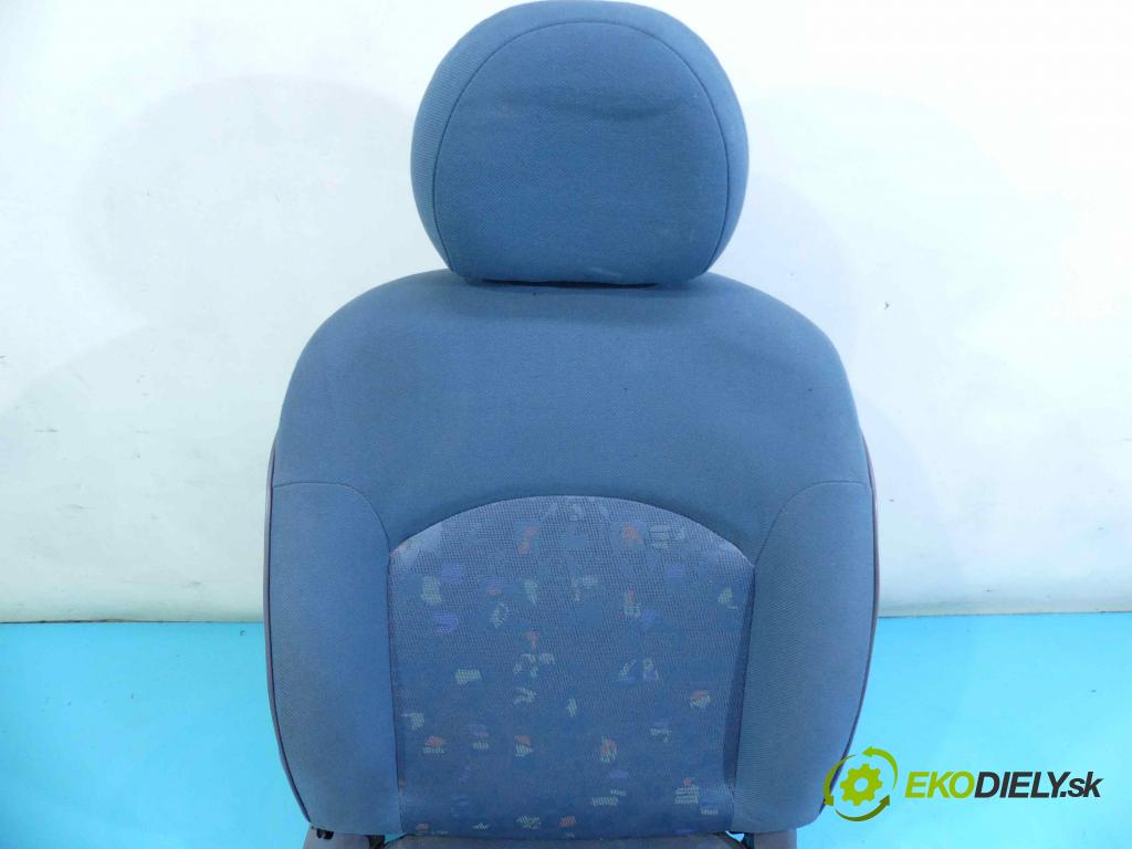 Peugeot 206 1.4 75 hp manual 55 kW 1360 cm3 3- Sedadlo pravý  (Sedačky, sedadla)