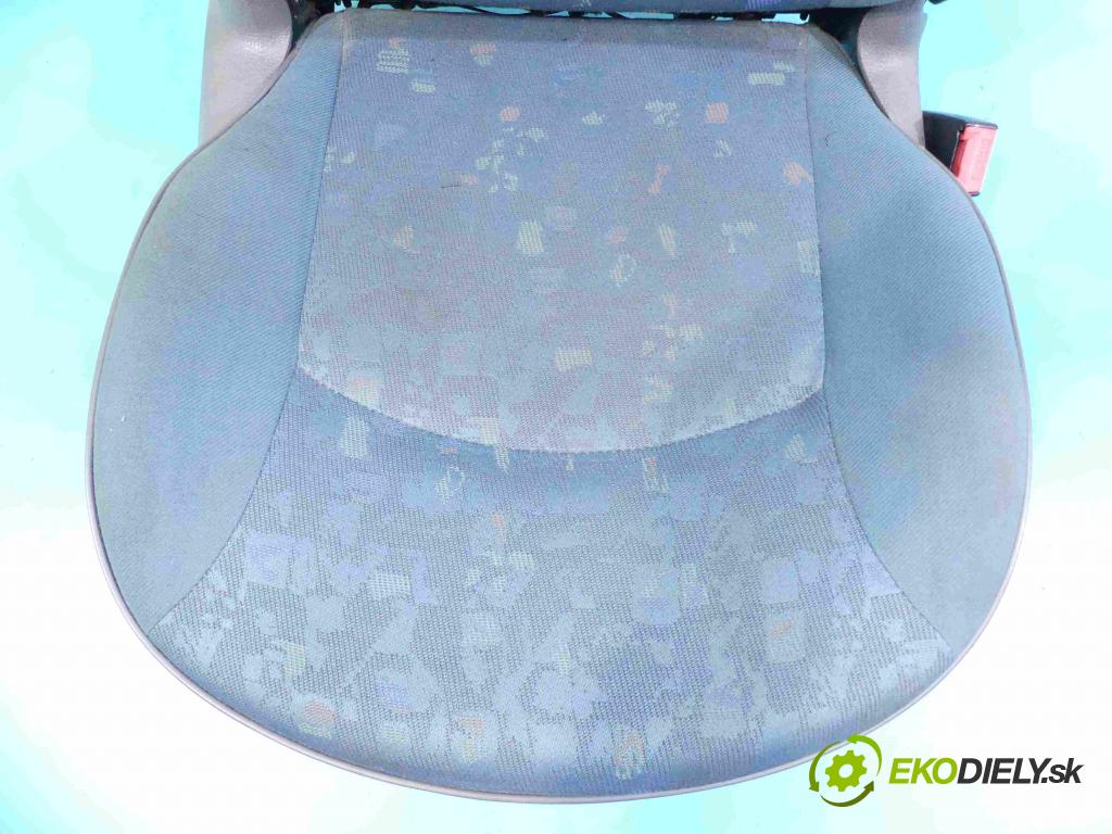 Peugeot 206 1.4 75 hp manual 55 kW 1360 cm3 3- Sedadlo pravý  (Sedačky, sedadla)