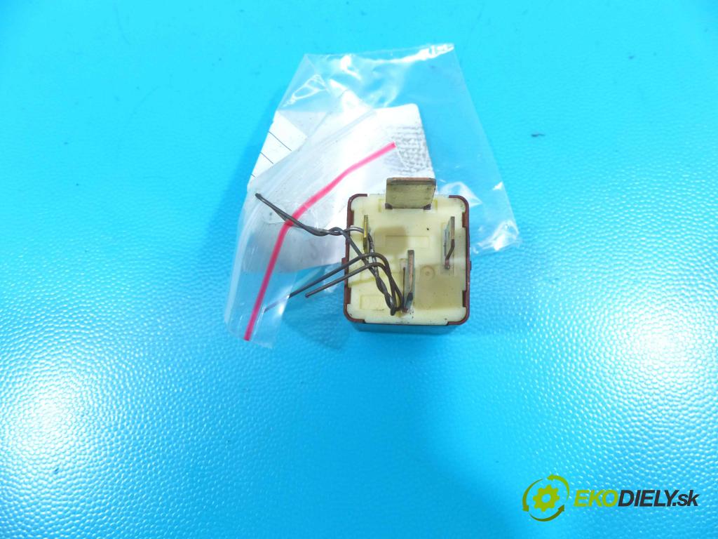 Toyota Avensis II T25 2003-2008 2.0 D4D 116 HP manual 85 kW 1995 cm3 5- Relé: 90987-02016 (Relé)