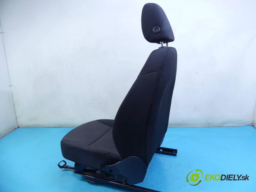 Skoda Octavia III 2013- 1.6 tdi 105 HP manual 77 kW 1598 cm3 5- Sedačka pravý  (Sedačky, sedadlá)
