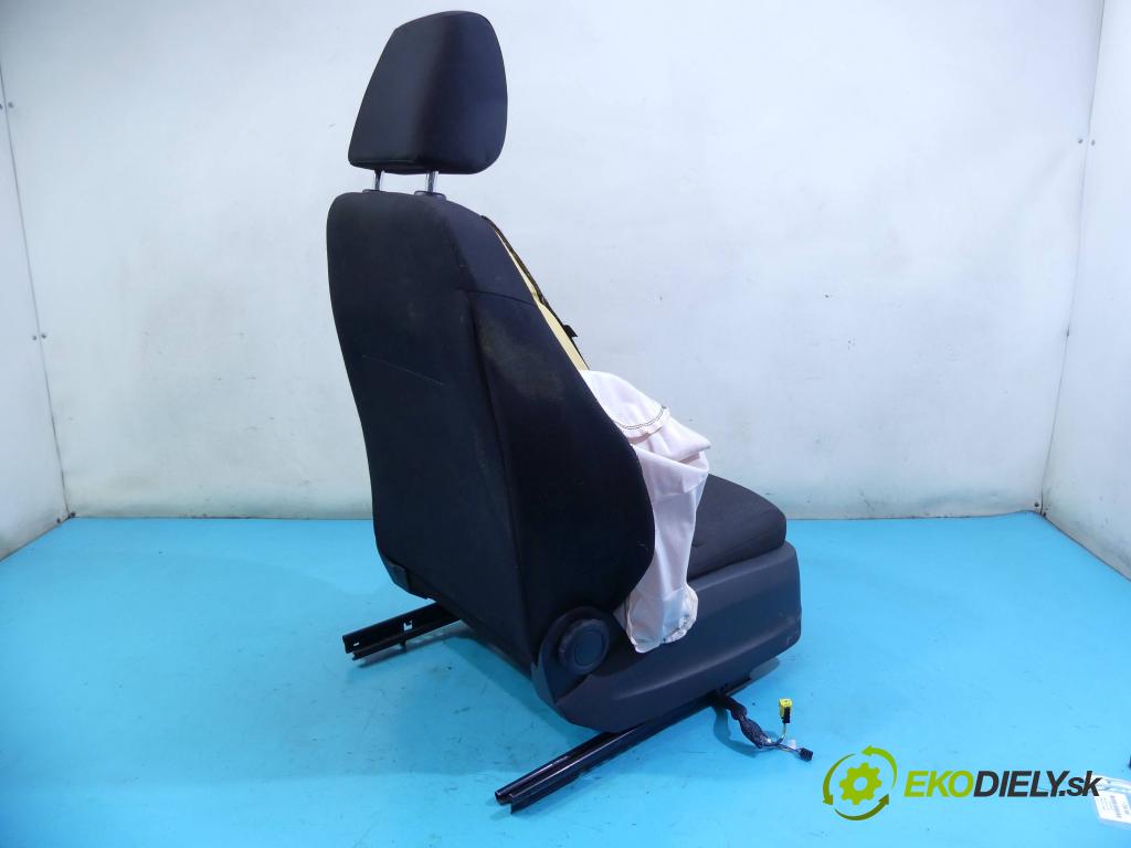 Skoda Octavia III 2013- 1.6 tdi 105 HP manual 77 kW 1598 cm3 5- Sedačka pravý  (Sedačky, sedadlá)