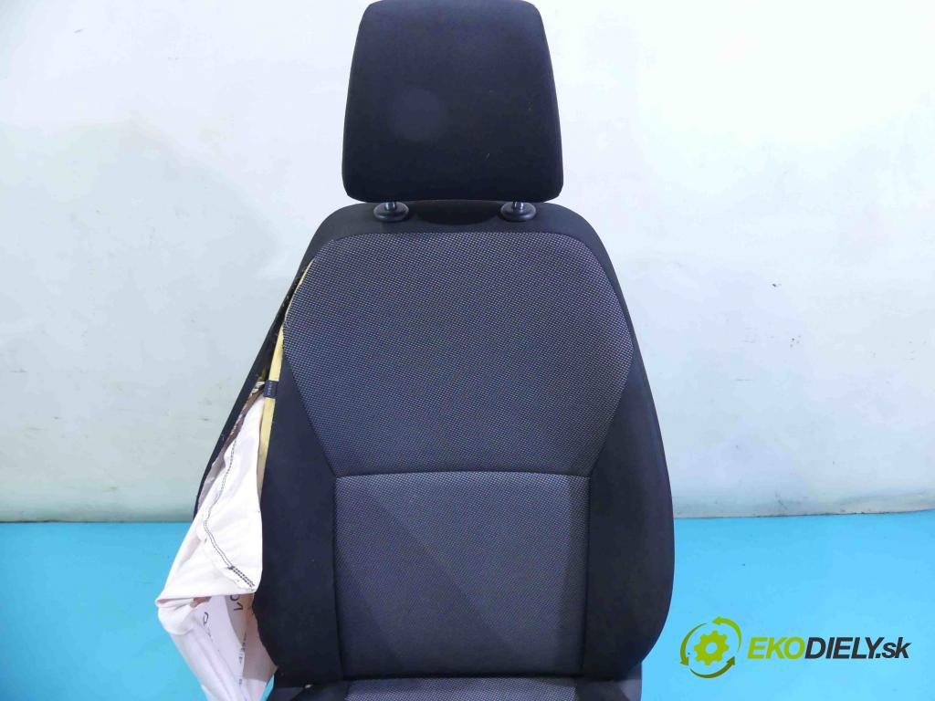 Skoda Octavia III 2013- 1.6 tdi 105 HP manual 77 kW 1598 cm3 5- Sedačka pravý  (Sedačky, sedadlá)