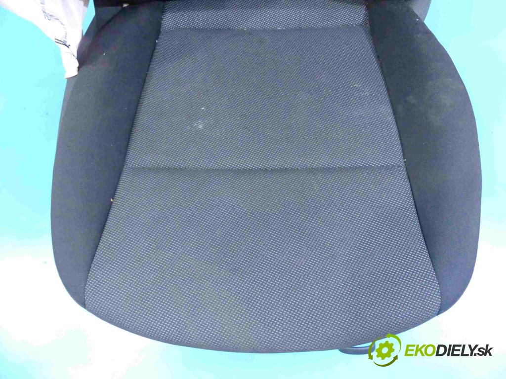Skoda Octavia III 2013- 1.6 tdi 105 HP manual 77 kW 1598 cm3 5- Sedačka pravý  (Sedačky, sedadlá)