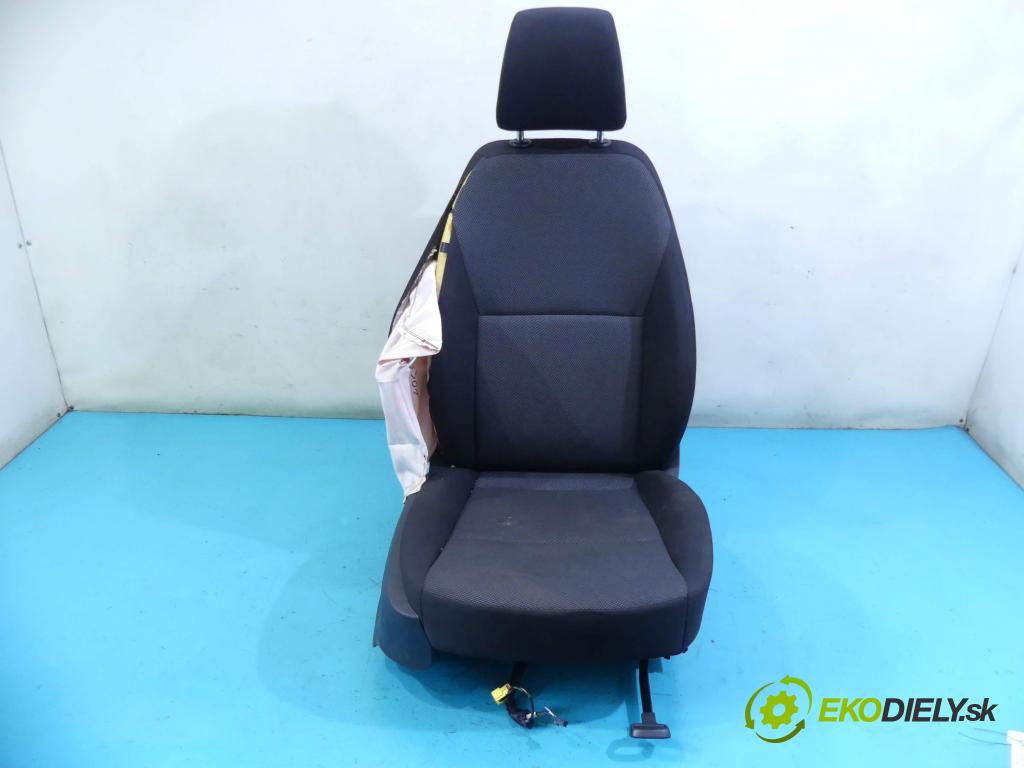 Skoda Octavia III 2013- 1.6 tdi 105 HP manual 77 kW 1598 cm3 5- Sedačka pravý  (Sedačky, sedadlá)