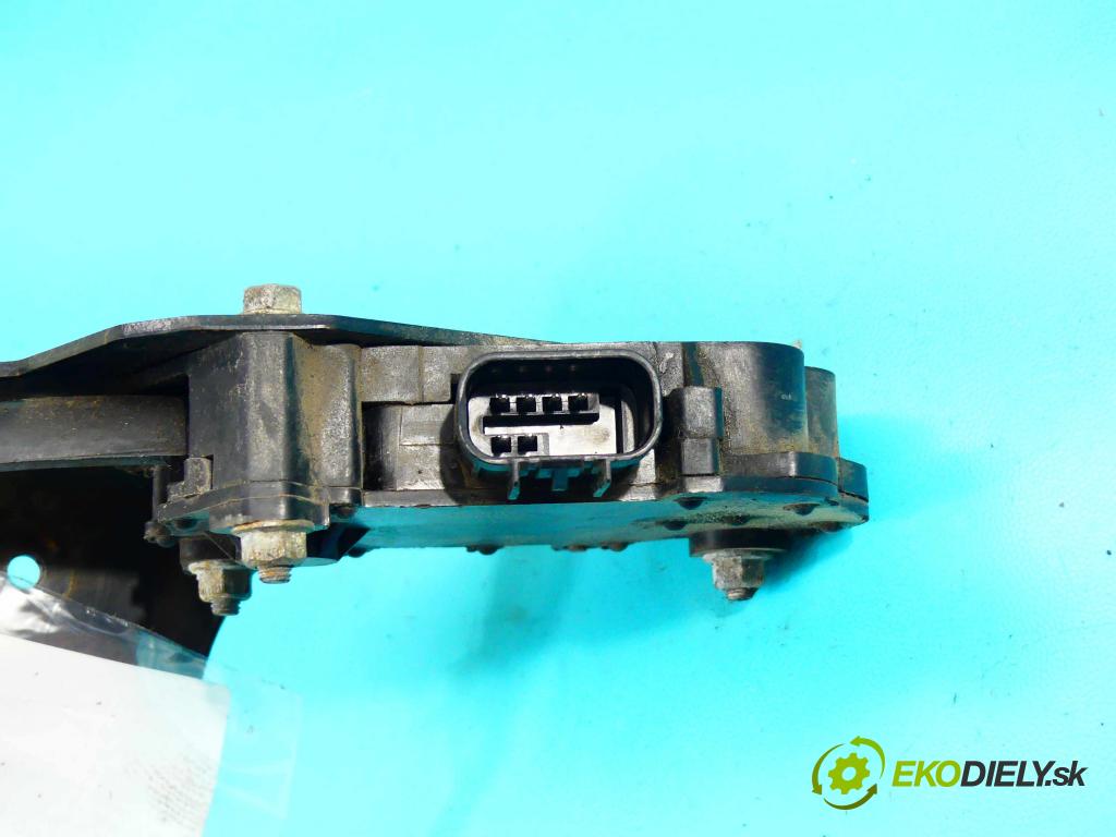 Chrysler Voyager IV 2000-2007 2.5 crdi 143 HP manual 105 kW 2499 cm3 5- pedále 04861650AB (Pedále)