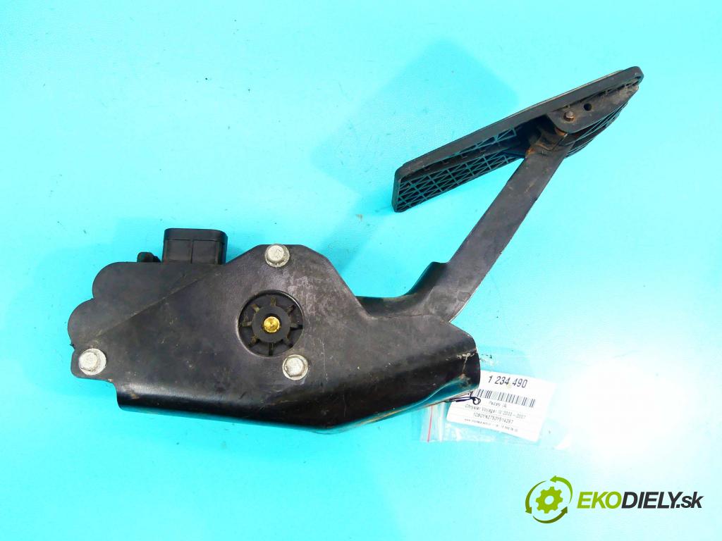 Chrysler Voyager IV 2000-2007 2.5 crdi 143 HP manual 105 kW 2499 cm3 5- pedále 04861650AB (Pedále)