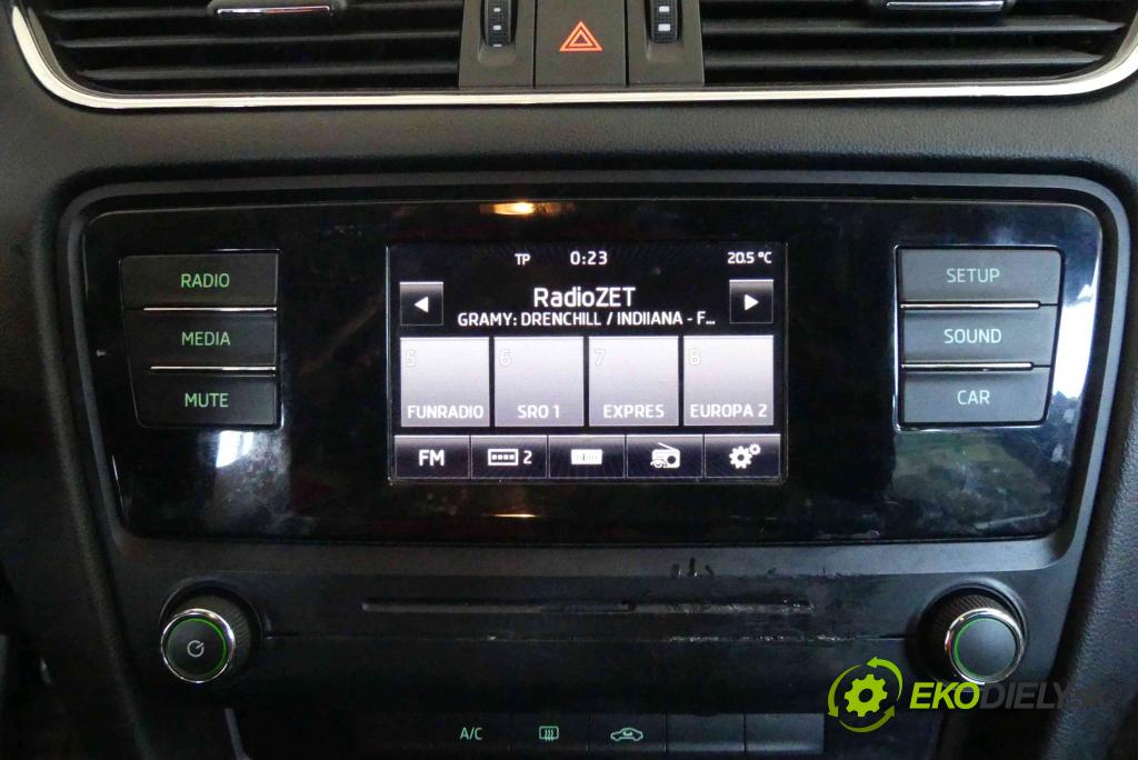 Skoda Octavia III 2013- 1.6 tdi 105 HP manual 77 kW 1598 cm3 5- Radio továreň: 5E0035867A