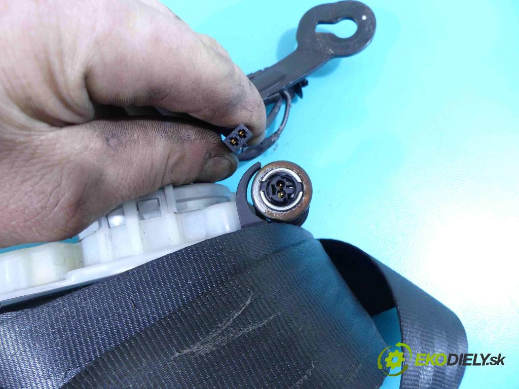 Skoda Octavia III 2013- 1.6 tdi 105 HP manual 77 kW 1598 cm3 5- pas bezpečnosť: predné ľavý