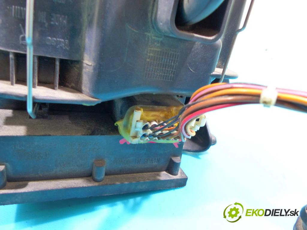 Porsche Cayenne I 2002-2010 4.5 V8 340KM: automatic 250 kW 4511 cm3 5- Reflektor: pravý 7L5941006AR (Pravé)