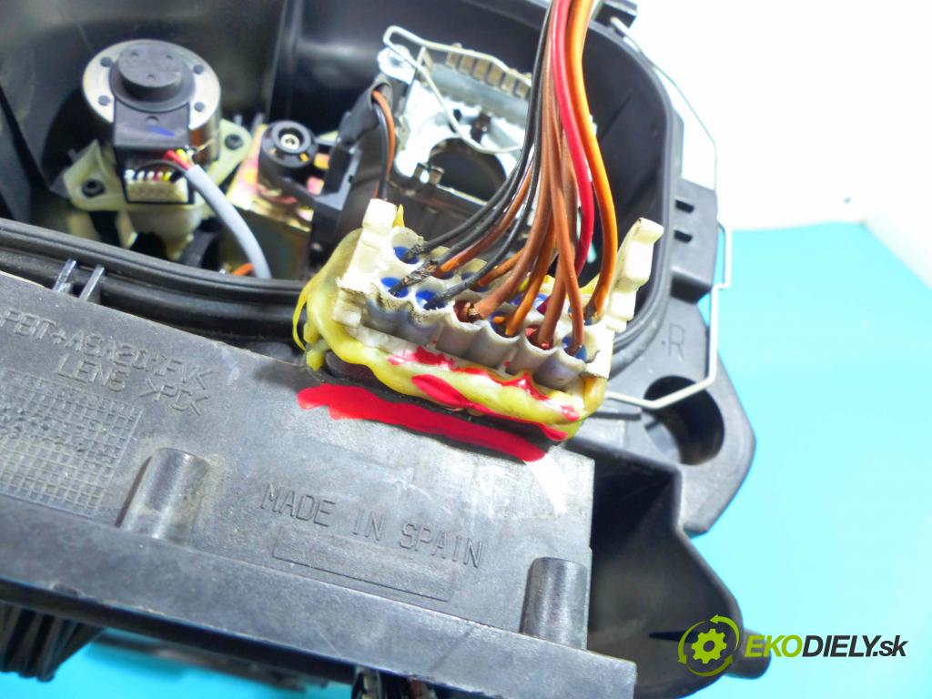 Porsche Cayenne I 2002-2010 4.5 V8 340KM: automatic 250 kW 4511 cm3 5- Reflektor: pravý 7L5941006AR (Pravé)