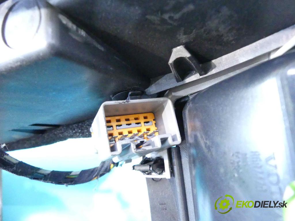 Volvo V50 2.0d 133 HP manual 98 kW 1997 cm3 5- operadlo 8687408 (Lakťové opierky)